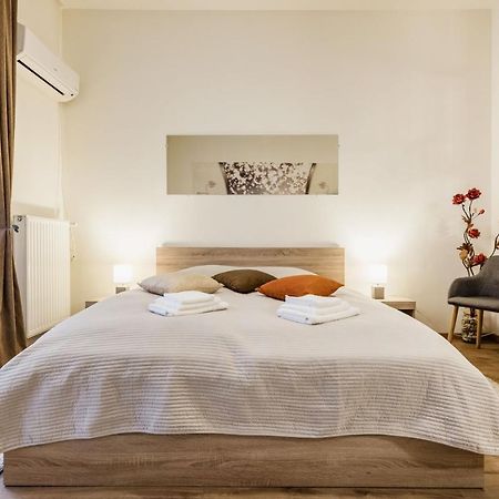 Downtown Charm With Balcony And Garden View Budapeste Exterior foto