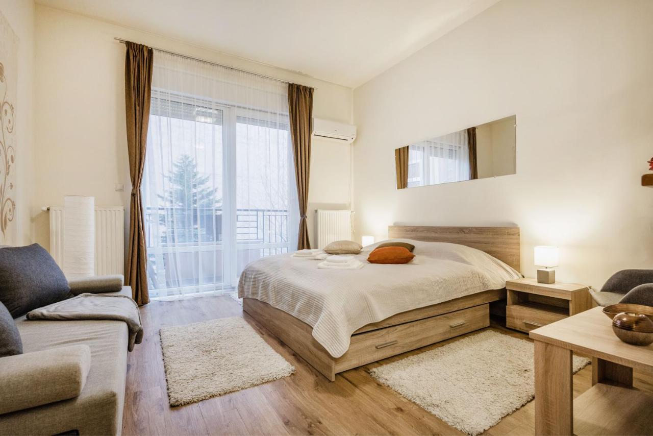 Downtown Charm With Balcony And Garden View Budapeste Exterior foto
