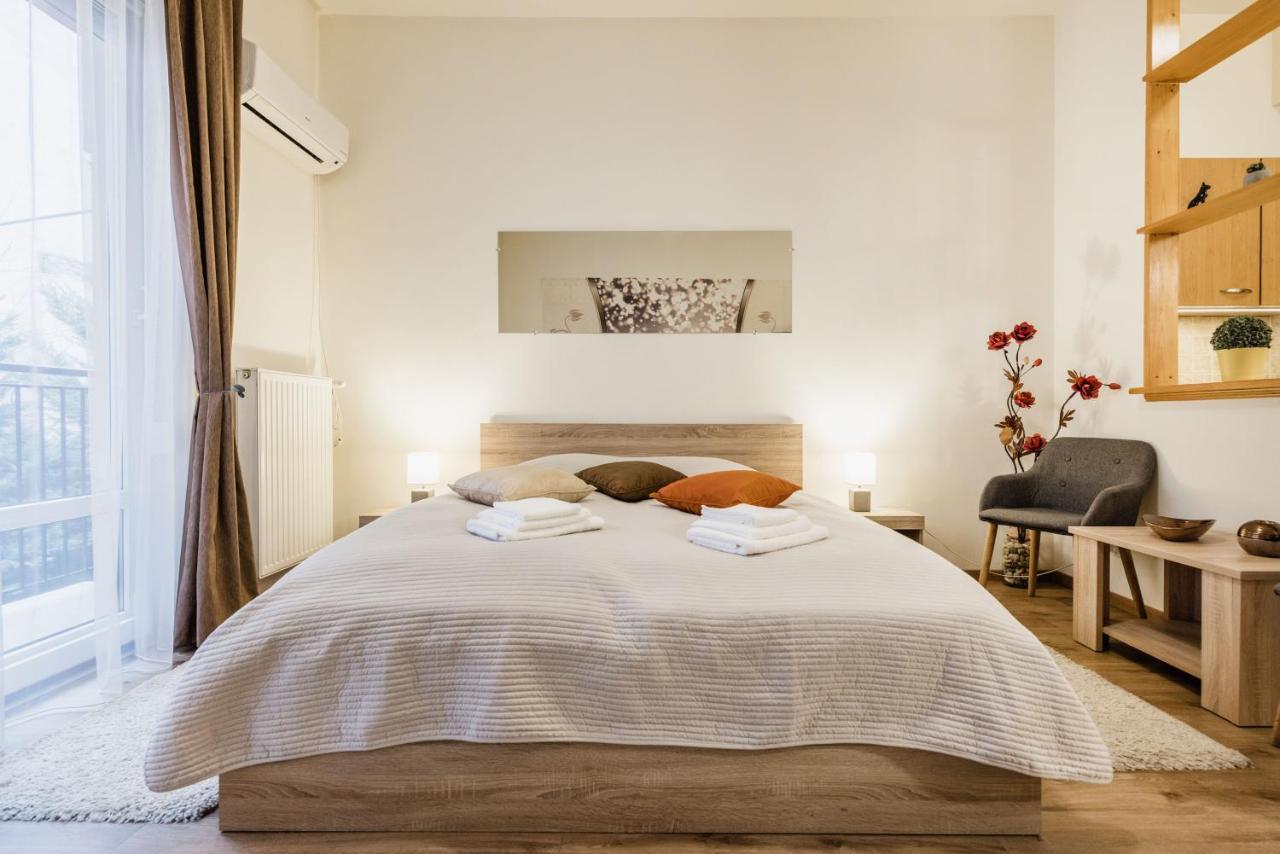Downtown Charm With Balcony And Garden View Budapeste Exterior foto