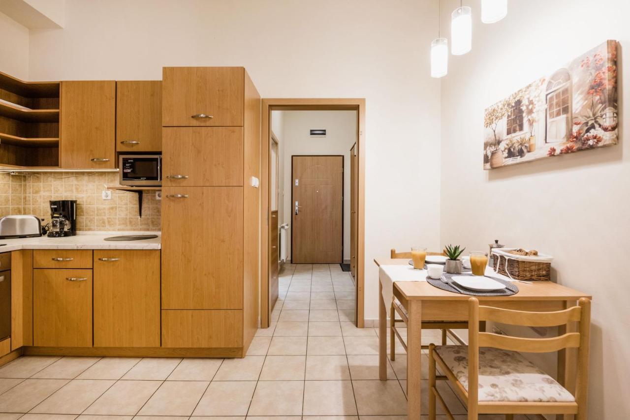 Downtown Charm With Balcony And Garden View Budapeste Exterior foto